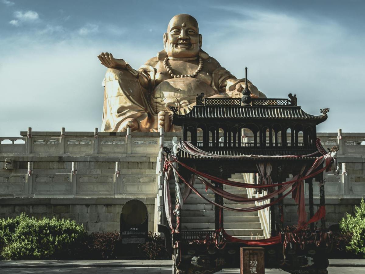 When the Future Buddha Walks the&nbsp;Earth