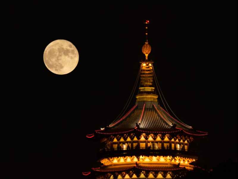 The Two Listeners and the Moonlit&nbsp;Teaching