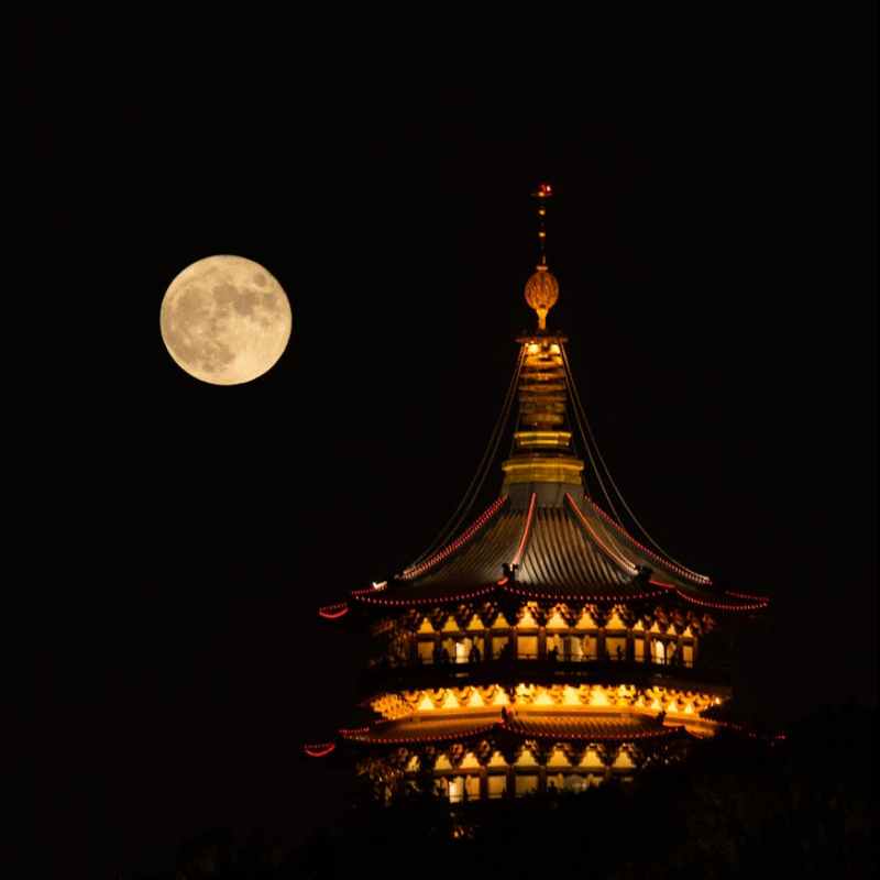 The Two Listeners and the Moonlit&nbsp;Teaching